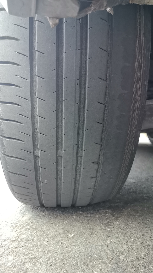 汽车吃胎问题
车子刚三周年，后胎吃胎很严重