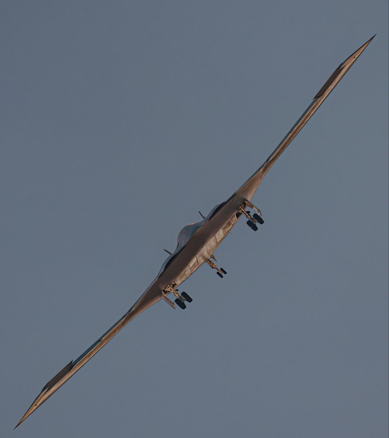 细节！！！
B-21 Raider轰炸机的后部。
B-21“突袭者”是美新一代隐