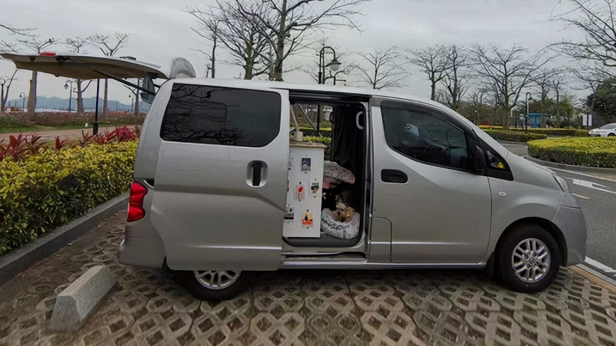 自动挡，黄金排量，日产NV200改装床车旅行，DIY露营车更经济实用