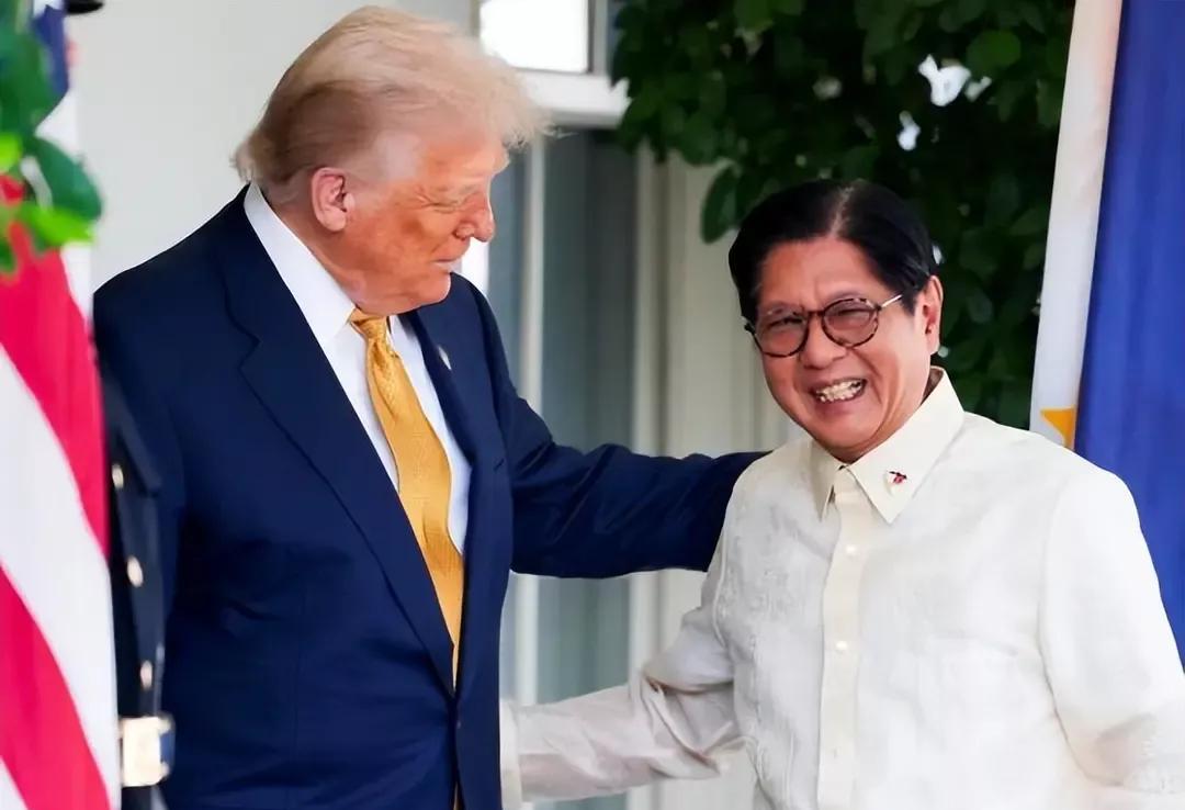 菲律宾总统前脚在南海挑起对抗，后脚飞美国见特朗普告“叼状”。却遭特朗普的当面泼冷