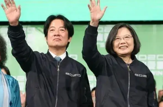 赖清德昨天宣布的17条恶规是在将台湾推向戒严或准戒严，是赤裸裸的“绿色恐怖”，将