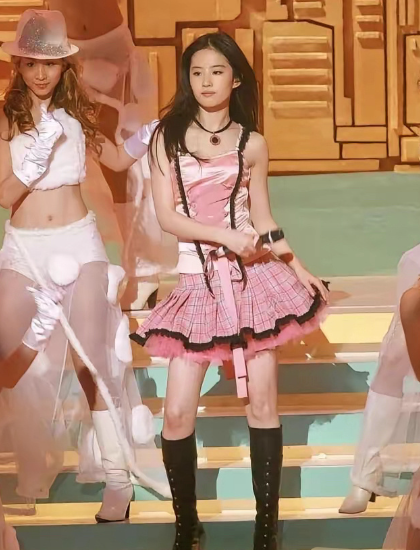 刘亦菲要是去当女团就没张元英什么事了 ​​​