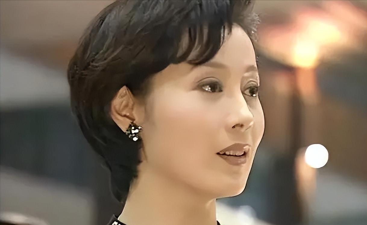 1994年，42岁的尤小刚为邬倩倩放弃了与田歌的婚姻。



尤小刚与田歌的结合