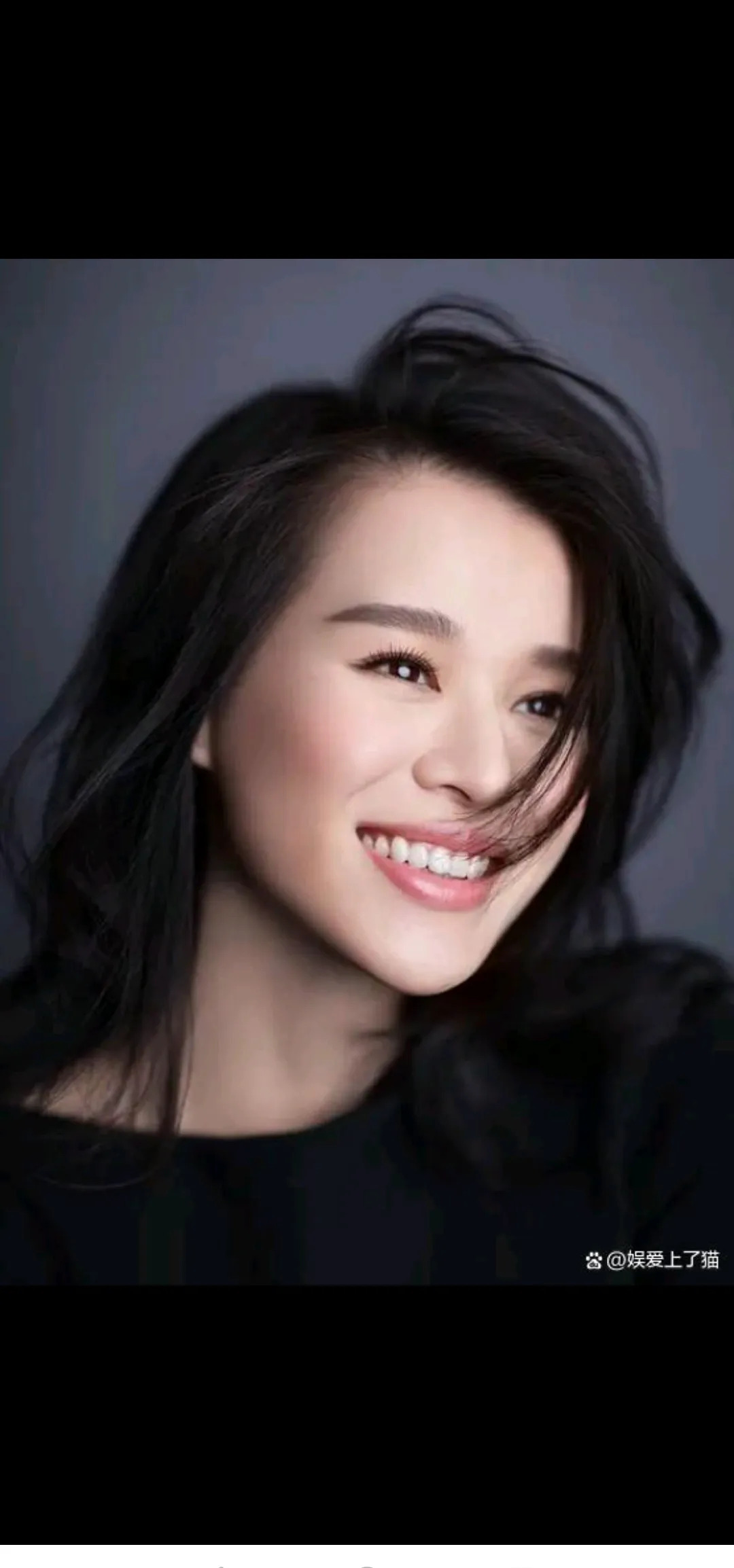 胡杏儿老公夜店与美女搂抱











胡杏儿，你被骗了！曾经人人羡慕的