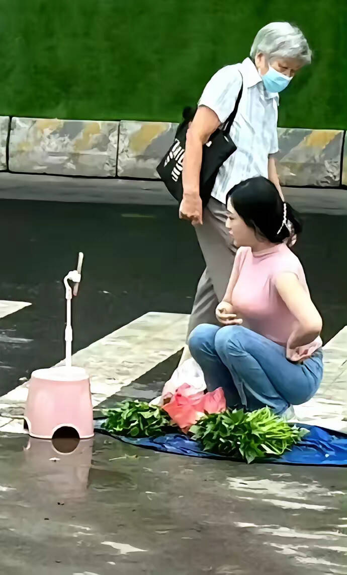 在网络里真的看不出来妖魔鬼怪，只有线下自己看见的才可以信