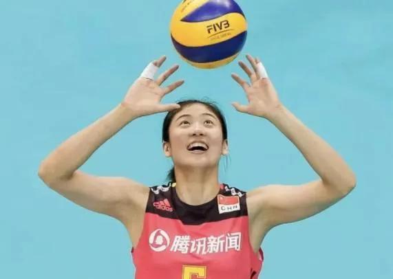 女排‘高意’生涯赚了多少钱？
第一份，3年赚了105万元，八一女排；
第二份，3