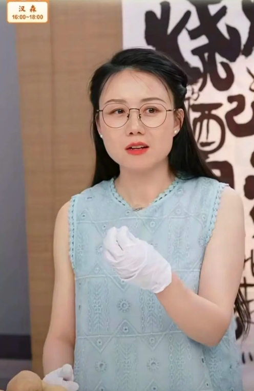 到底给贵州捐助了什么？潇潇为我们解密，董宇辉一直在真心低调做慈善。

大家都知道