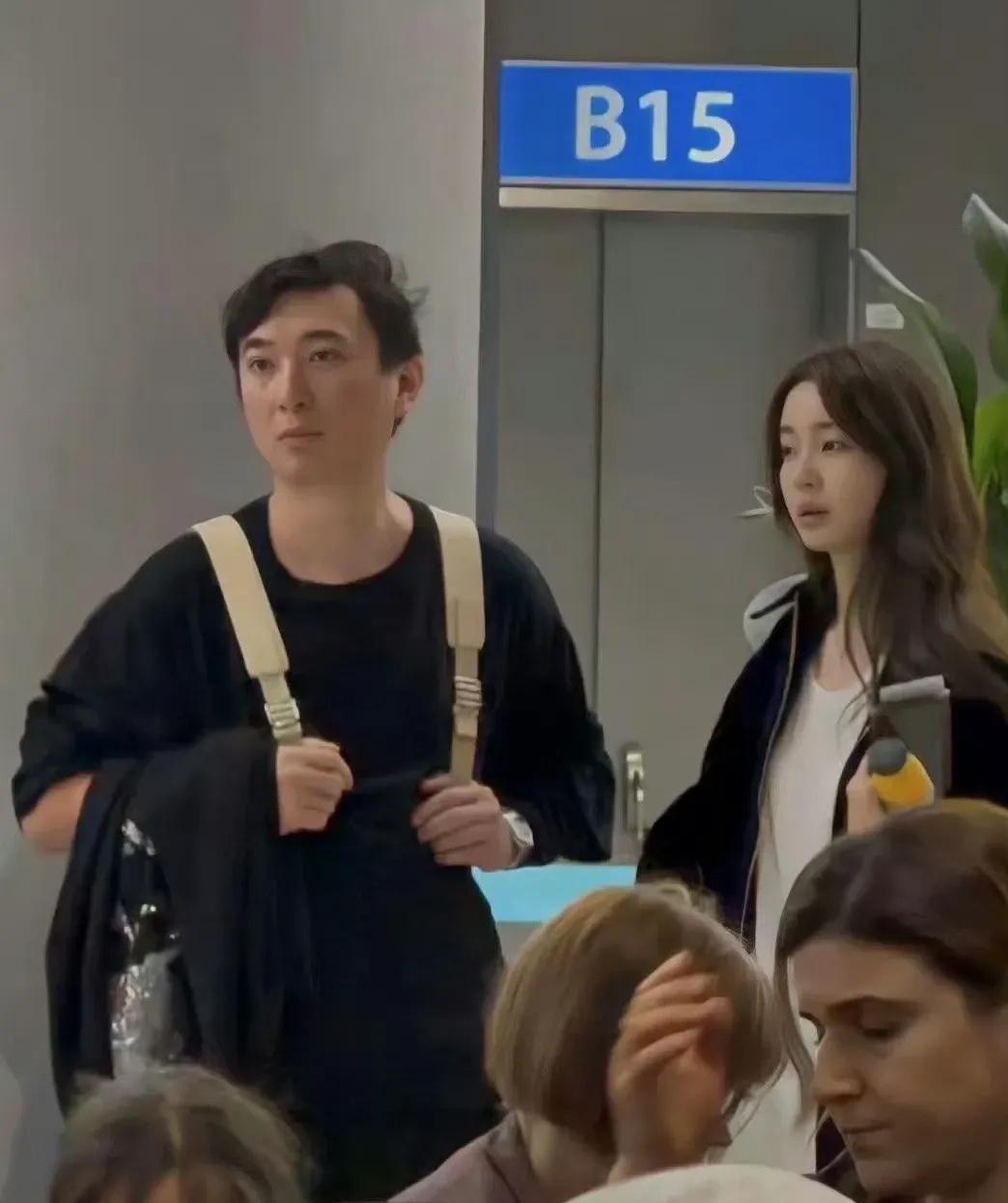 王思聪旁边女孩子是谁？非常有气质