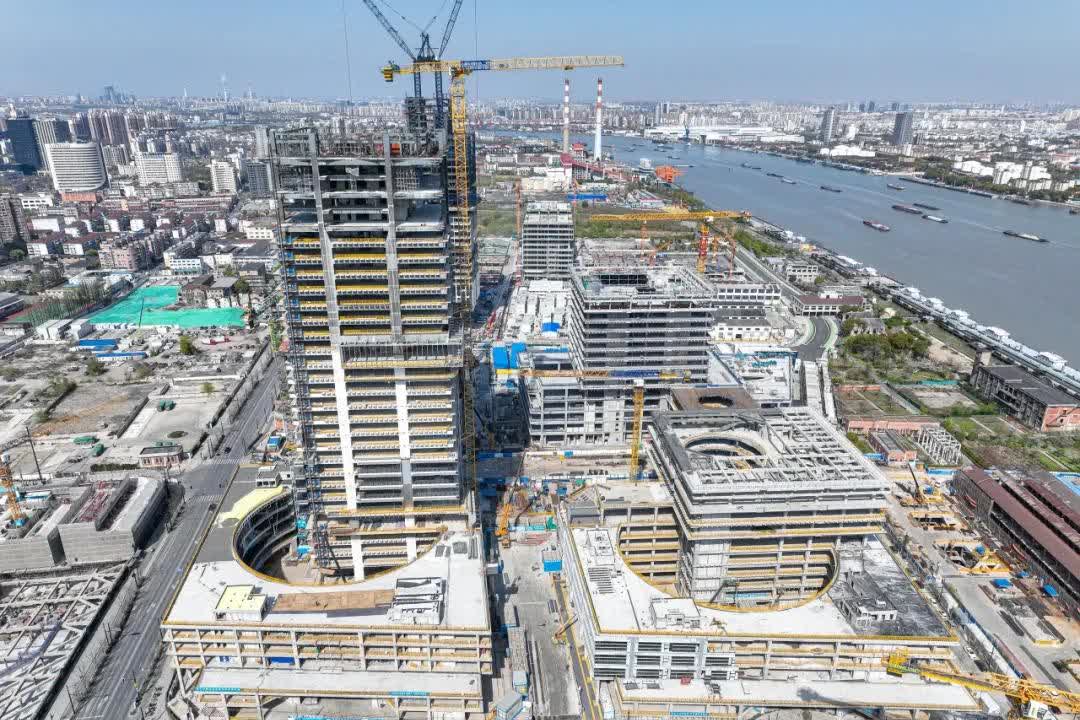 杨浦滨江项目主体结构全面封顶
由中建三局华东公司承建的上海杨浦滨江项目于4月3