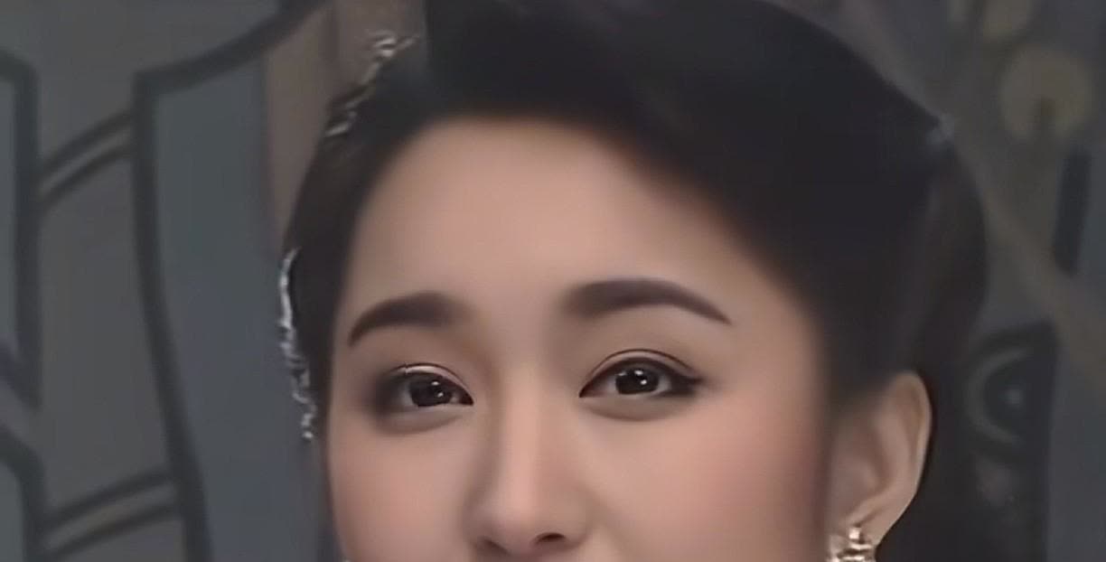 这是20岁的杨钰莹，说是甜美鼻祖也不为过了，那个年代，一个她，一个邓丽君，都是这