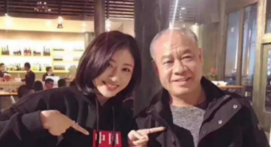 1993年，李宁与师姐陈永妍结婚，然而，六年过去两人始终没有孩子，陈永妍将原因归
