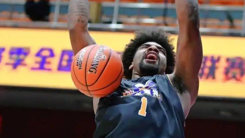 狂胜38分！山东蜜獾114比76大胜张家口，NBL首秀惊艳，陈玖章贡献20分，7人上双展露冠军相