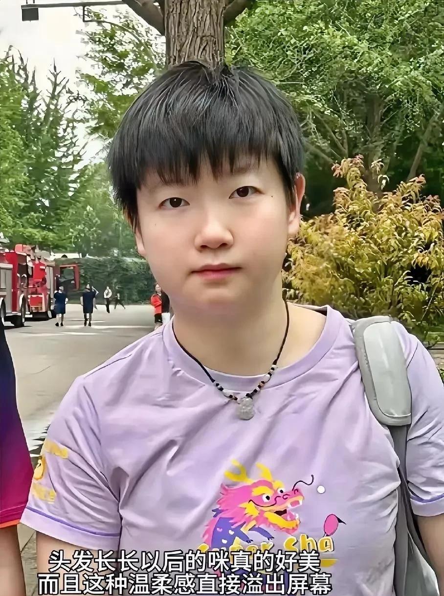全网都在求孙颖莎别剪头发了
头发长一点就好看成这样
莎莎宝宝要不说你是女王呢 