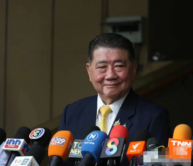 泰国防部长：别被洪森带节奏！只是炒作罢了！
6月27日，泰国副总理兼国防部长普坦