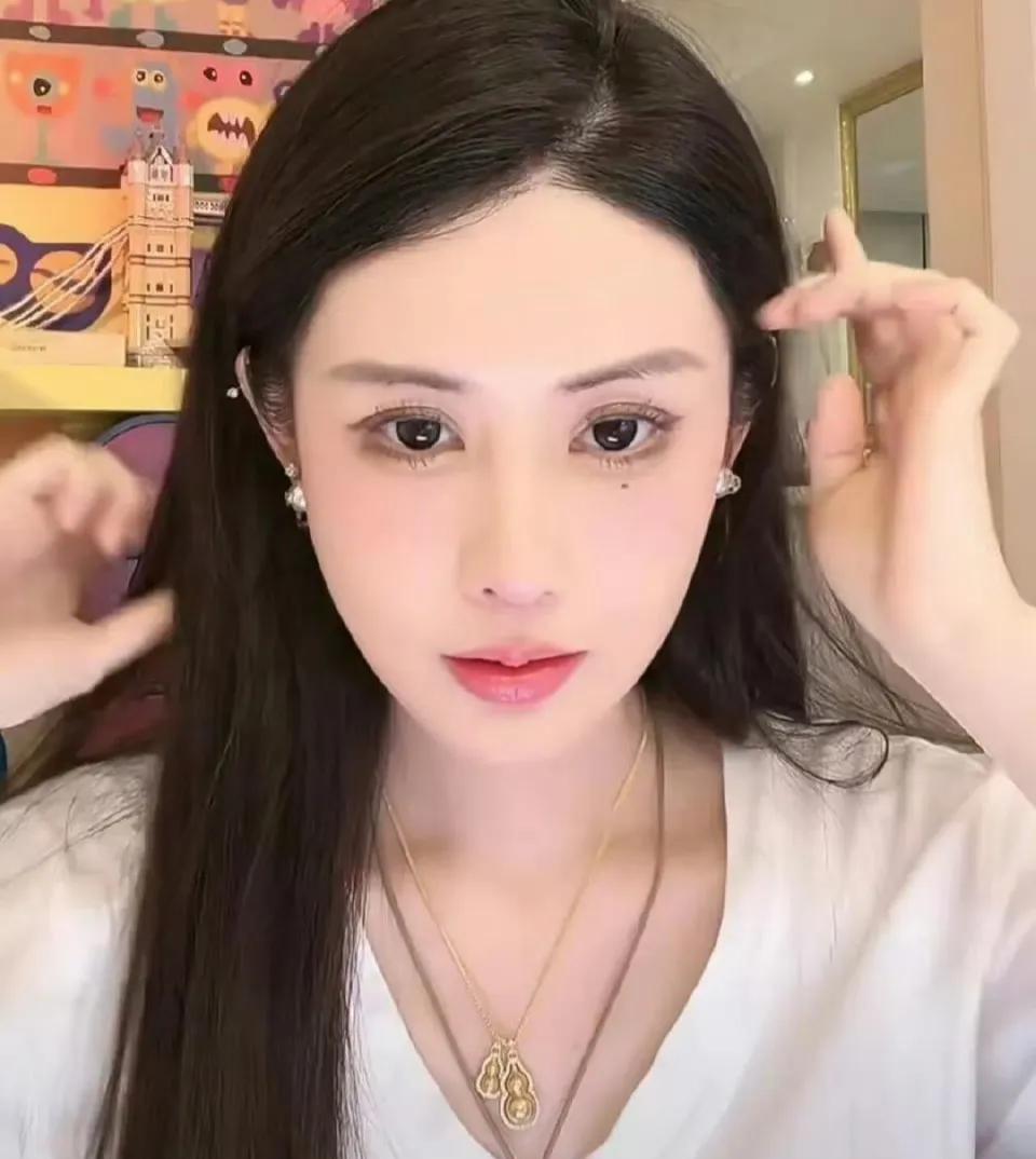 兄弟现在来求复合
早干嘛去了
这不37岁的韦雪刚和23岁的小男友刚分手，是的没错