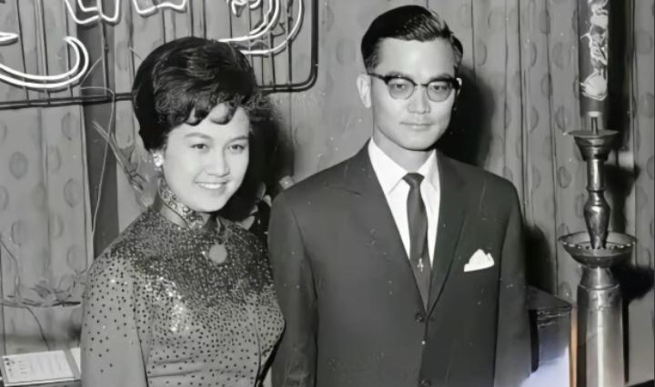 60年代，连战和妻子方瑀的订婚留影，他们如今已经结婚六十多年，仍然恩爱如初