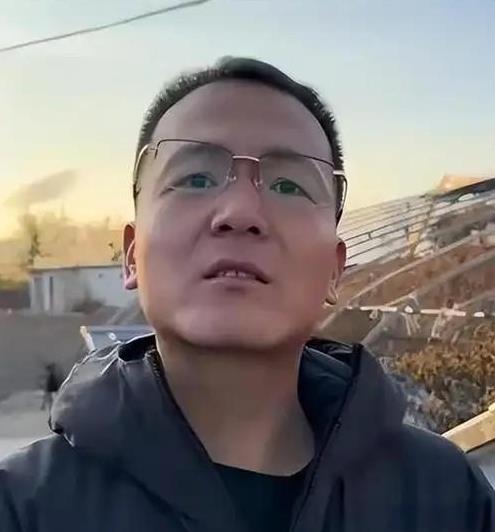 如何看待潘宏被各大平台封杀？
说白了就是认知没有与自己的财富相匹配。
虽然他成立