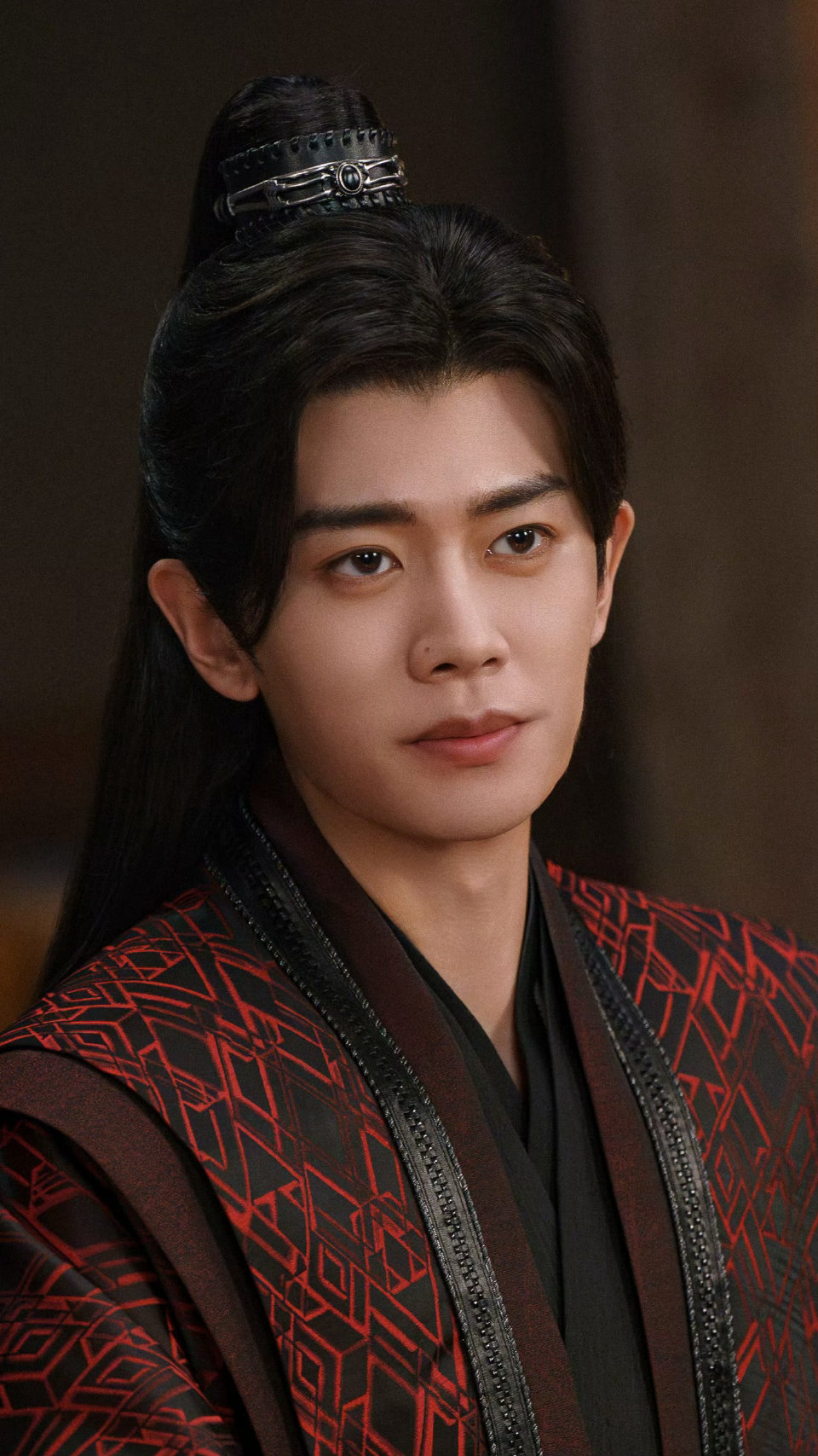    《凤凰台上》很好看啊，这个脸太帅了啊，一集一集知道了对方其实是爱着女主的，