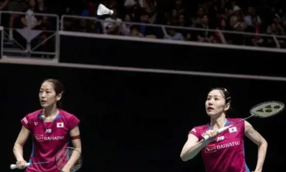 山羊组合女双夺冠！

2025全英羽毛球公开赛女双决赛刚刚结束。

这是日本选手