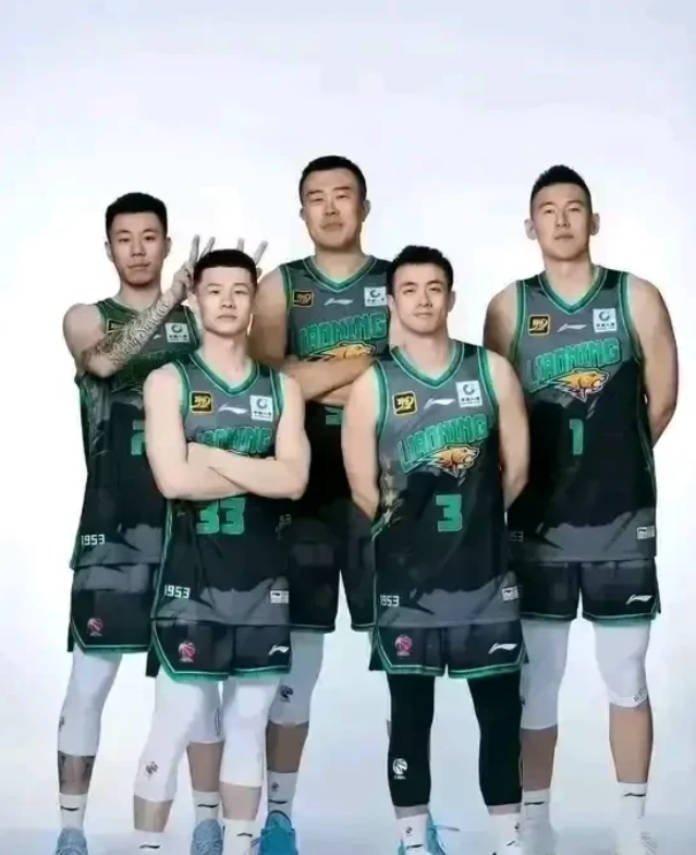 CBA球队夺冠个人预测:

1、北京队   33％

2、浙江广厦  21％
