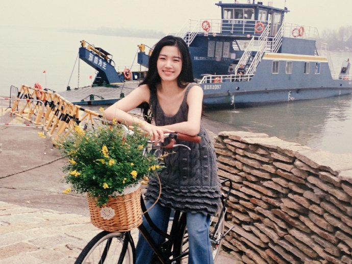 卢昱晓 写真 在石墙上，找到了生活的诗意