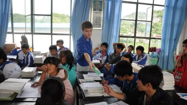 师范生该何去何从？江苏一中学招聘13名教师，竟无一人是师范生！