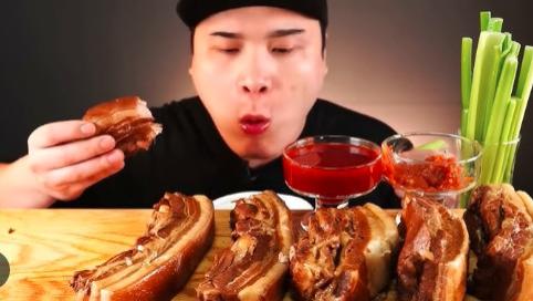 从工厂工人到美食主播：一个大叔的味蕾传奇