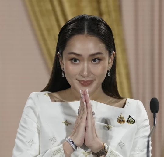 泰国要求柬埔寨主动提出和谈，这无疑是一种赤裸裸的羞辱。
事实上，这场冲突的根源大