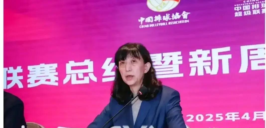估计赵勇这脑瓜子得嗡嗡的。



赖亚文近期为组建一支全新女子排球队，制定了一系