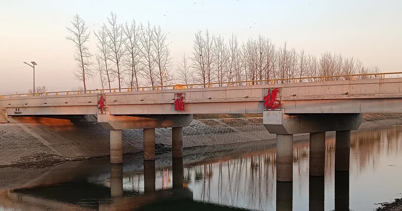 杨西分干渠，位于寿县张李最东端，被张李居民称之为“东小河”，1960~61年修建