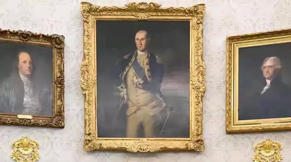 从这幅图中很明显地看出，在白宫的总统办公室内悬挂有前总统们的巨大画像，而这些画像