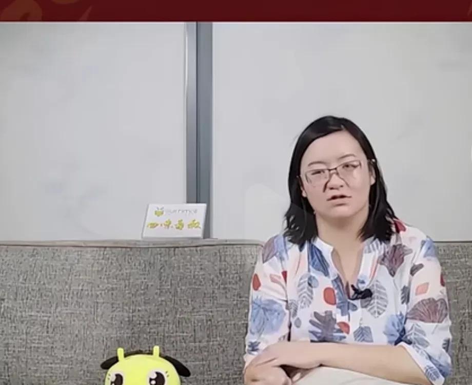 说个公式相声，还让你们说出优越感来了。还看不起传统相声了。
当初参加《相声有新人