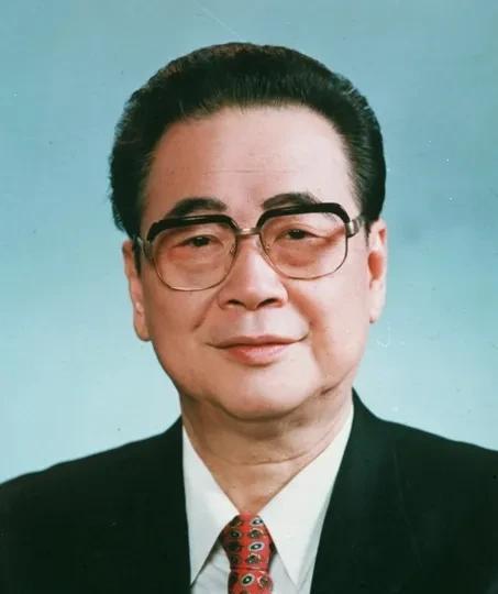 1992年7月，邓颖超因病去世，谁想到，她留下的最后一句话竟然是“李鹏”两个字，