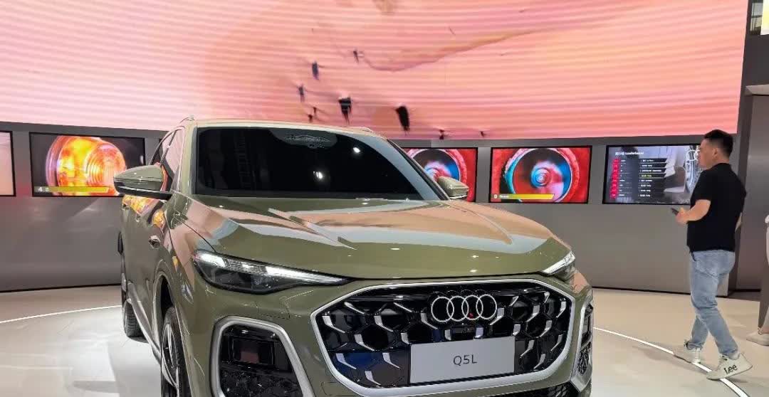新奥迪Q5L科技外观，还玩智能化，奔驰GLC这回该慌了

既像电车一样智能炫