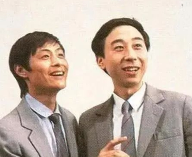 当年，冯巩的搭档刘伟执意要移民澳大利亚，师父马季苦苦挽留，刘伟就是不听，爱徒心切