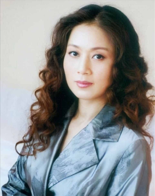 1992年，余秋雨二婚娶了小16岁的女明星马兰。新婚之夜，余秋雨向马兰提出了一个