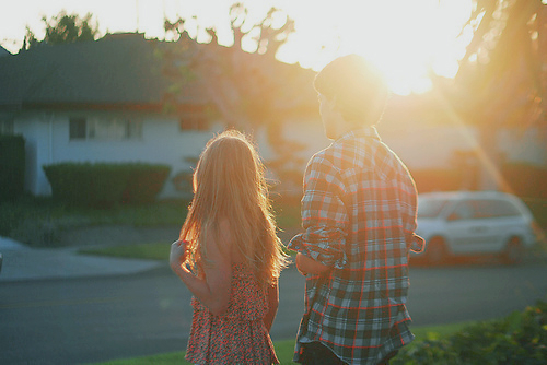 原则性很强的女生，人品很好，很值得深交，但往往恋爱之路都不会多么顺利，年近30母