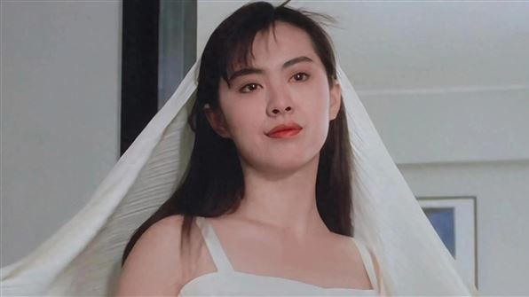 王祖贤艾灸馆成打卡圣地，亲自给影迷做疗养，粉丝：可以吹一辈子