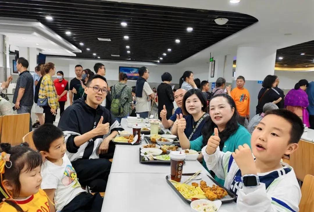 多地机关食堂端午面向社会开放，荣昌、赤壁等地推出“六一”套餐。曾受到舆论广泛关注