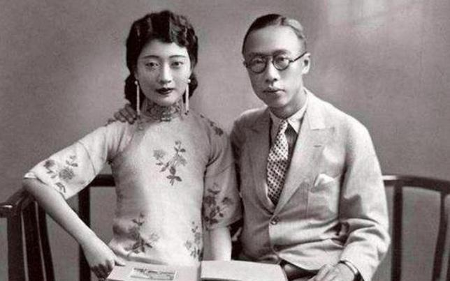 清朝时期，婉容把太监孙耀庭叫来闺房：“伺候我洗澡！”她刚脱下衣衫，孙耀庭突然低头