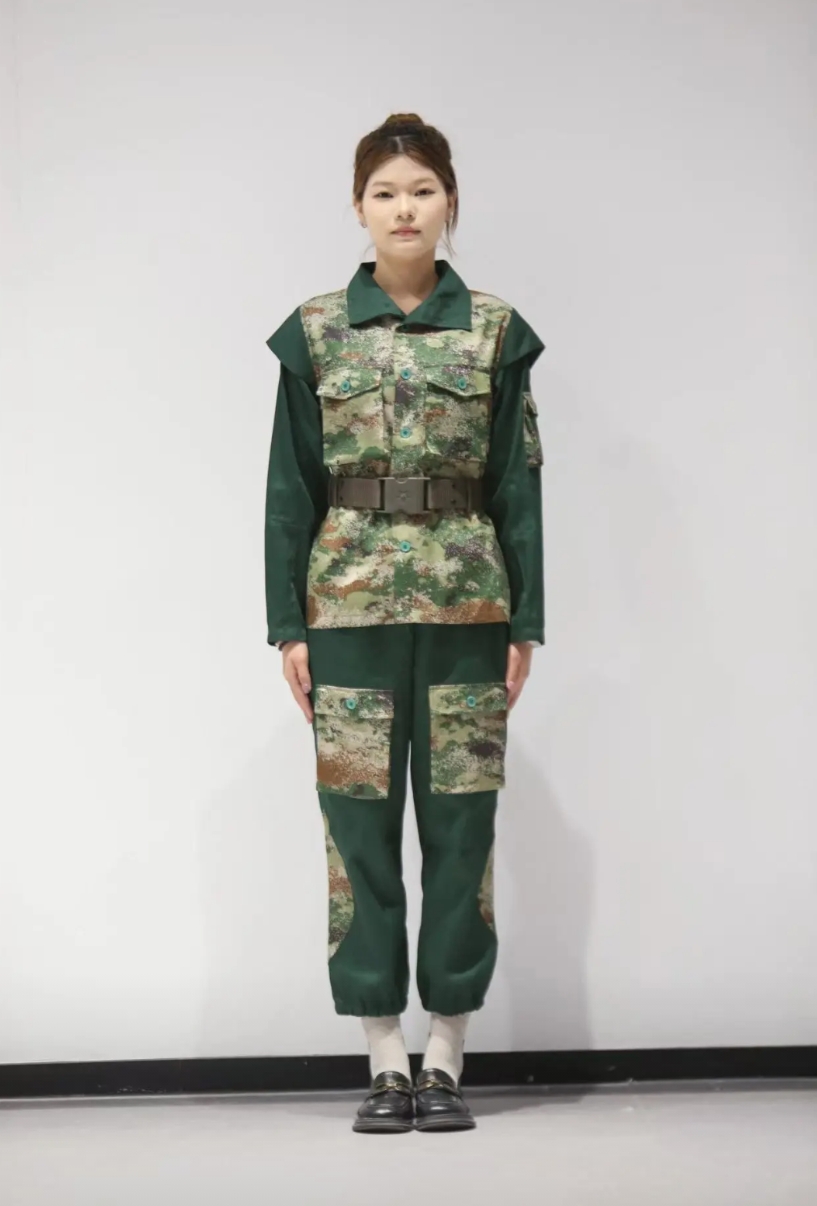 山东一高校投票选军训服，超200万网友票选“最丑一件”
据现代日报5月24日报道