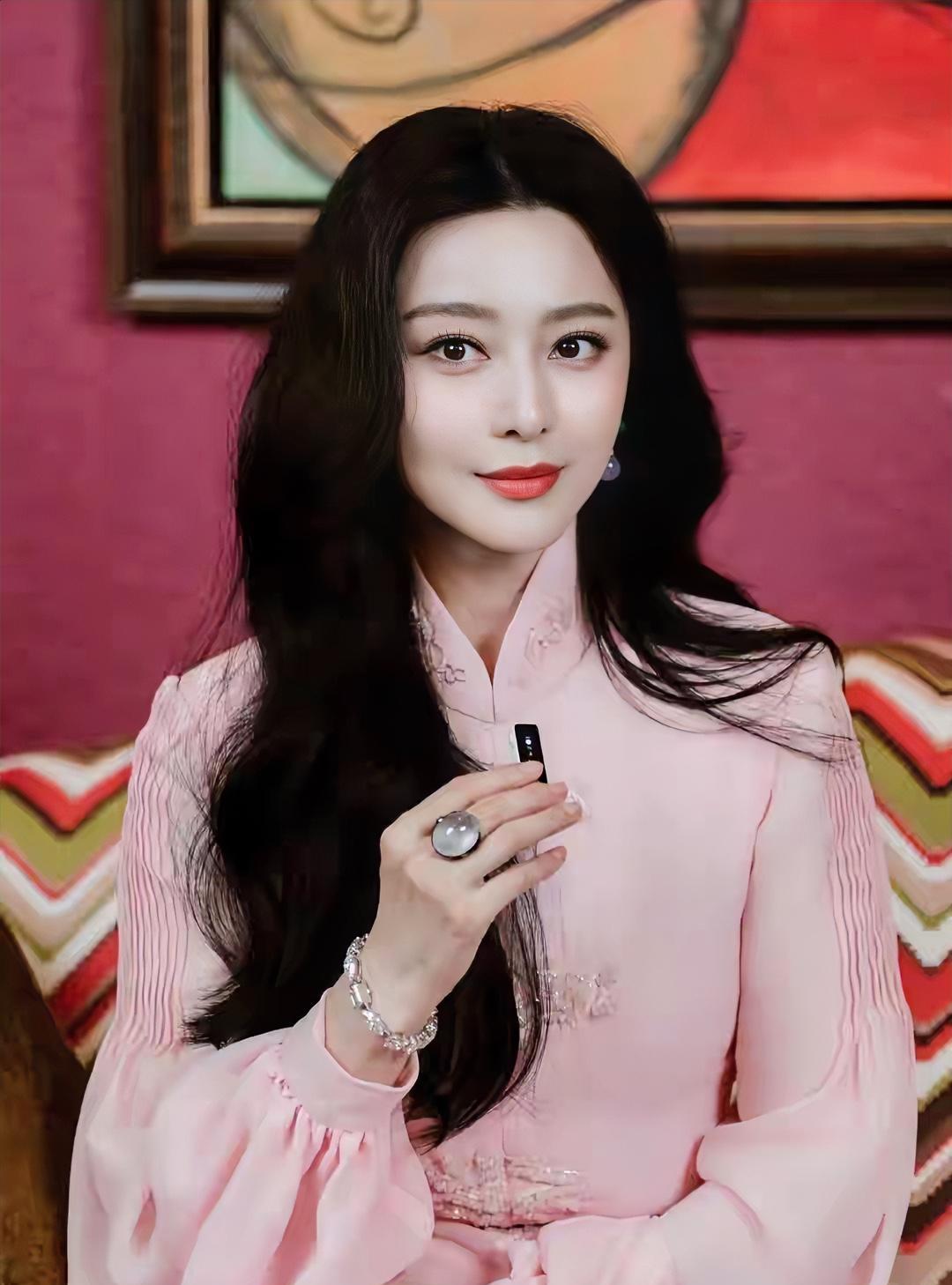 她怎么还这么好看，赵薇和林心如都变老了，唯独她还这么年轻漂亮，为什么呢？