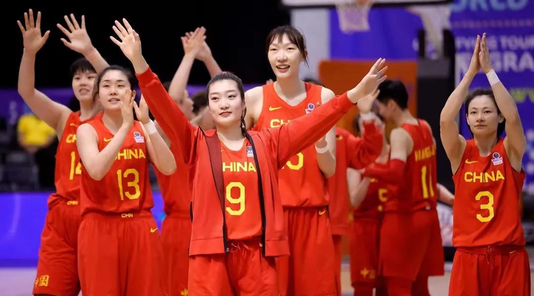 从两场热身赛，看女篮未来12人名单都有谁？
中锋：张子宇、李月汝、韩旭，别看李月