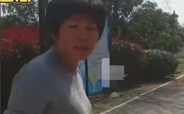 不知道为什么，我特别不喜欢张同学的妈妈。按说对不幸者应该深表同情才对，但这个妈妈