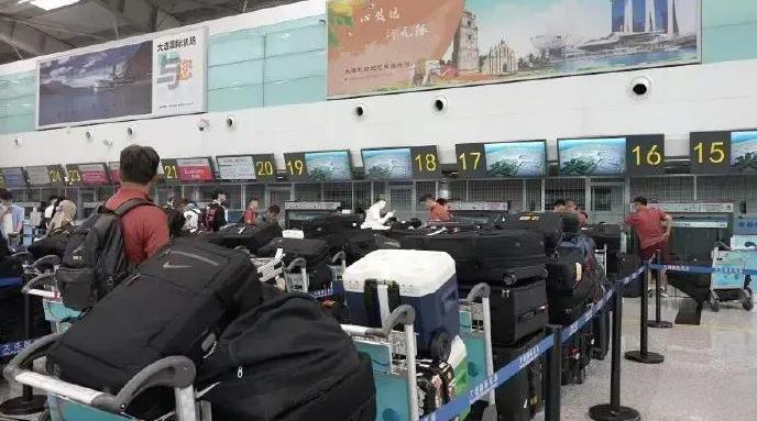 国足踢的烂自然是非多，中国足协罕见为国足行李过多发声！今天中国足协为国足出征东亚