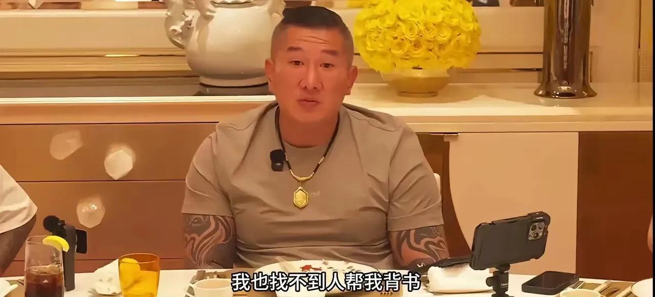 看了一下馆长昨天的总结直播，这让我对他未来可能“翻车”的忧虑愈发强烈了。直播过程