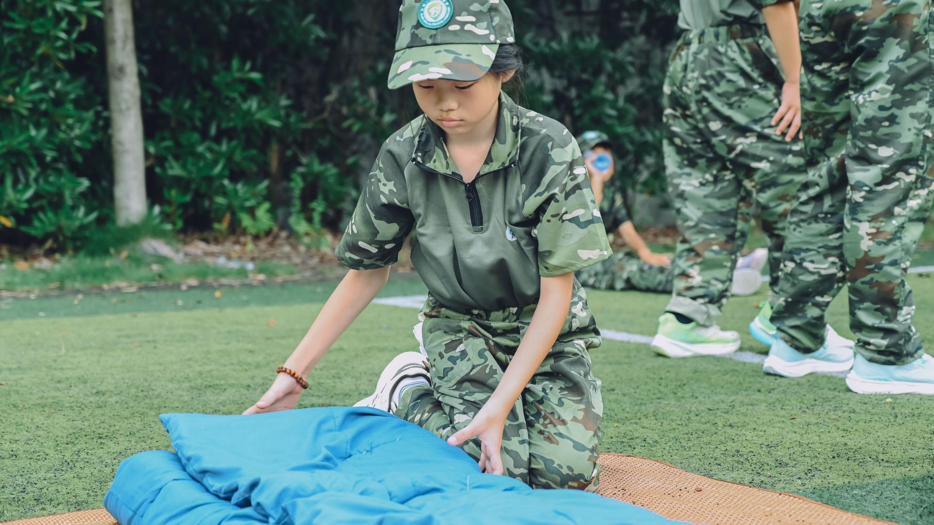 荣耀特训夏令营 | 叠 “豆腐块” 竟改变孩子一生！军事夏令营内务整理，教出自律好少年