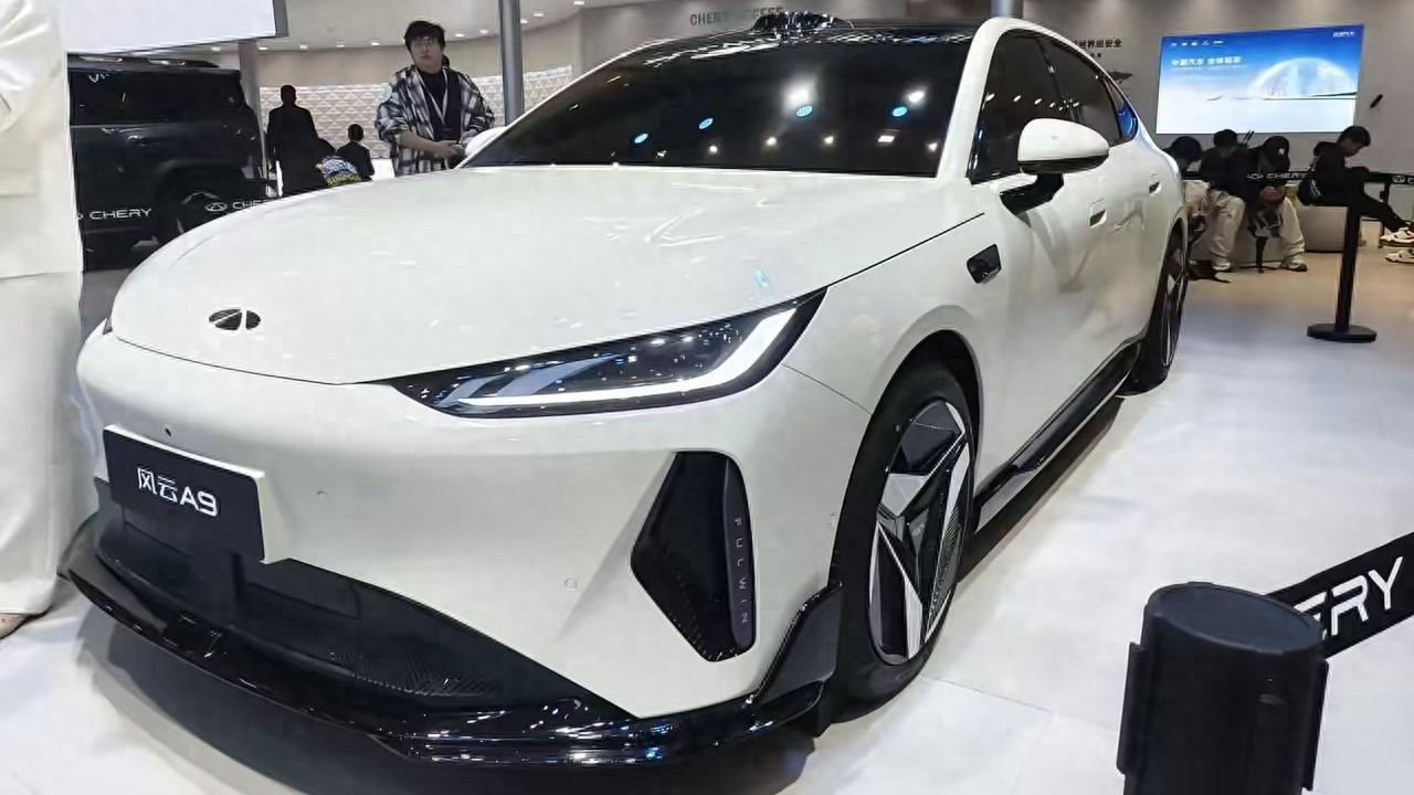 奇瑞全新中大型车，轿跑造型，车长4930mm，激光雷达+猎鹰智驾