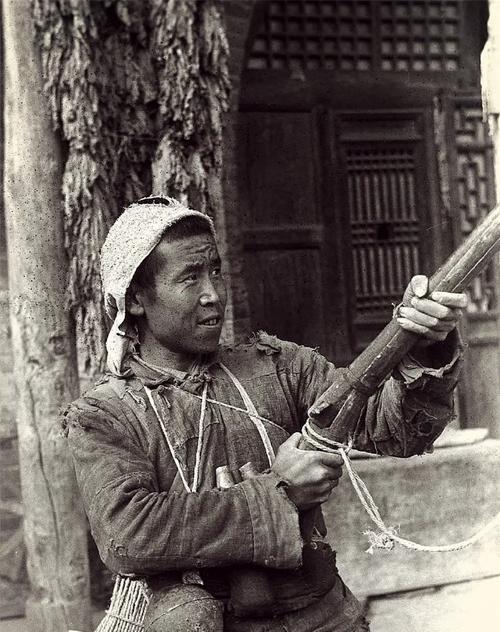 抗战中，张店日军据点二十多个鬼子，到卫固一带测绘地图，天近中午，返回张店。其中一