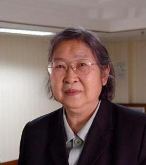 76年毛主席逝世后，李敏一连几天排队，和人民群众一起向爸爸告别
“1976年9月